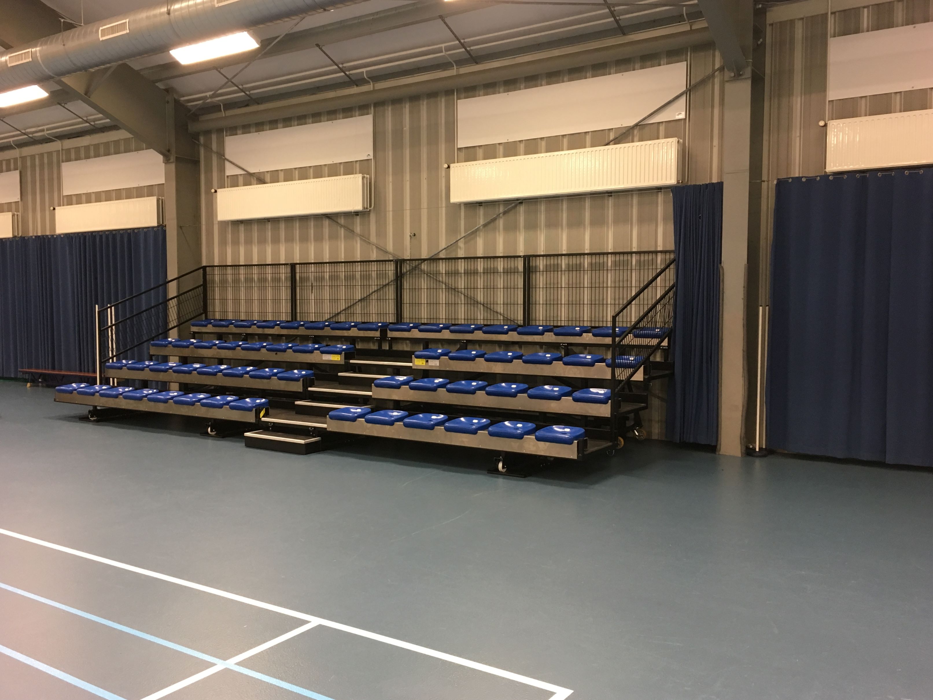 Mobiele telescopische tribune | TI26/32 Hontenissehal Hulst | COS Tribune