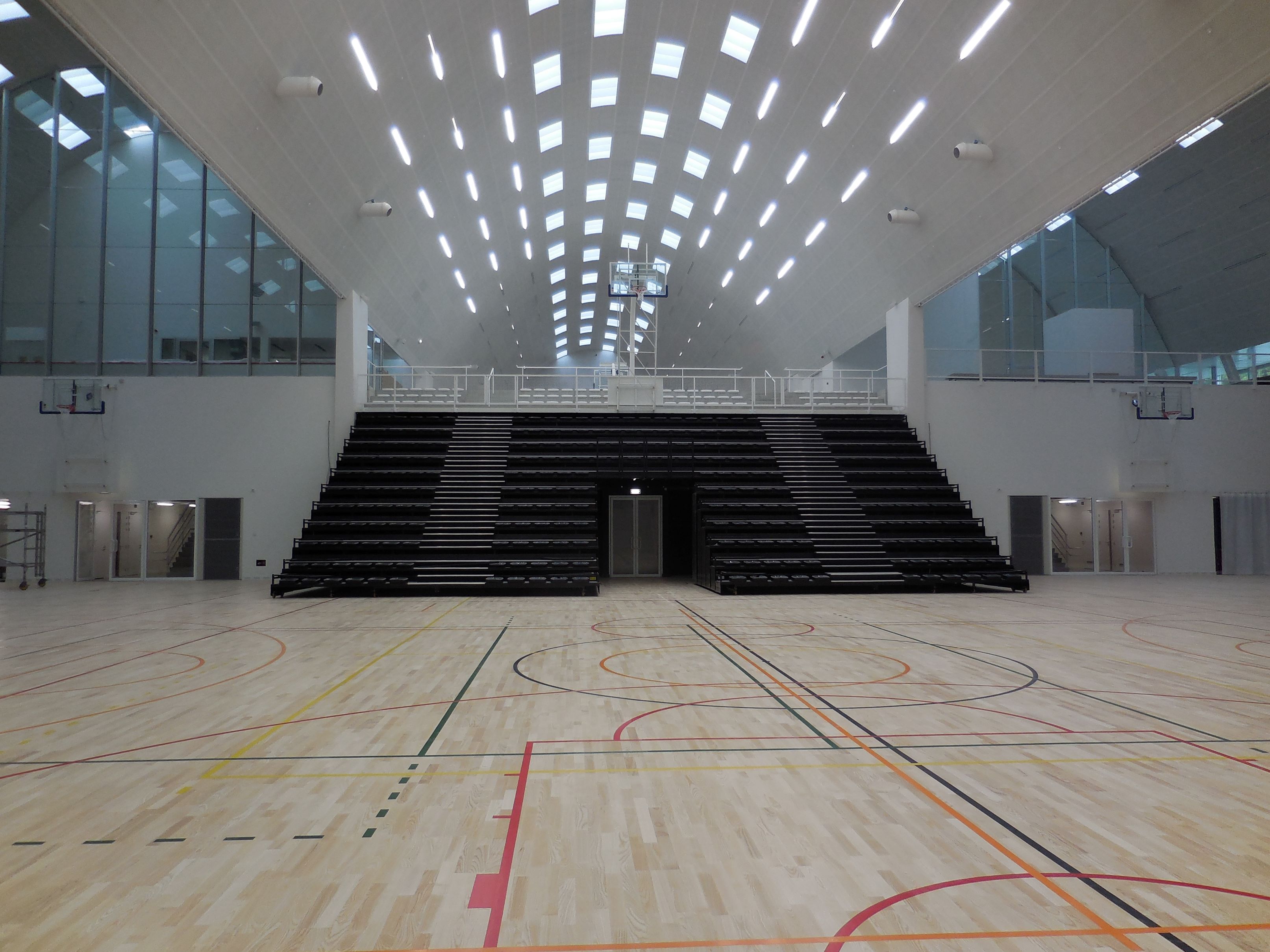 Telescopische tribune | Stedelijke sporthal Genk | Bel Architecten | COS Tribune