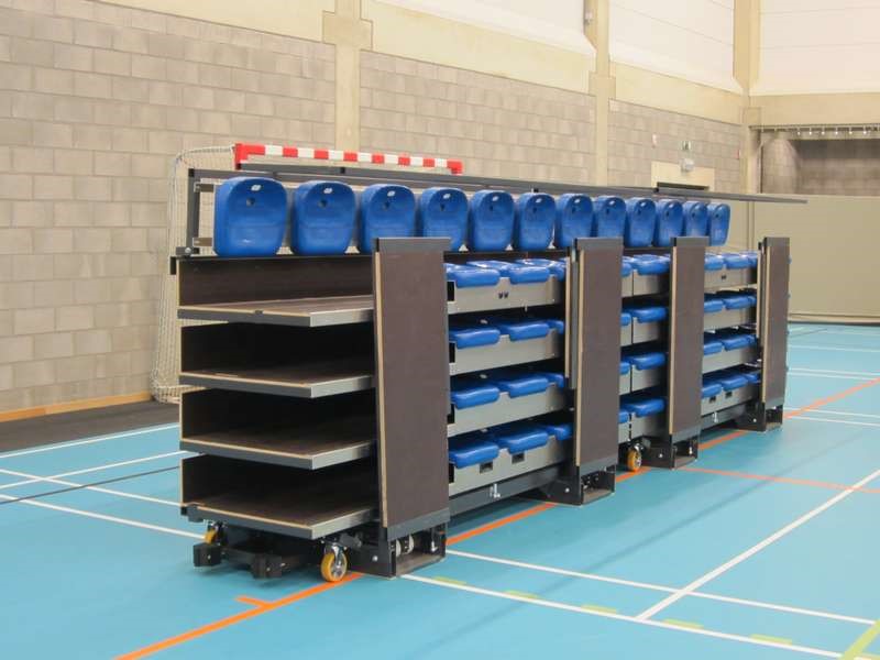 Mobiele telescopische tribune | SH De Polder Antwerpen | gesloten positie | rijplaten